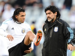 Carlos Tevez i Maradona (Foto: AFP)