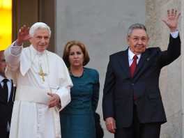 Papa Bendict i Raul Castro (Foto: AFP)