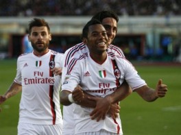 Nogometaši Milana slave pogodak (Foto: AFP)