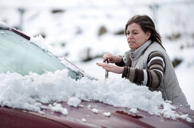 Britanci se bore sa snijegom (Foto: AFP)