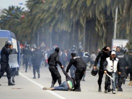 Tunis: Najmanje 15 povrijeđenih u sukobima policije i demonstranata