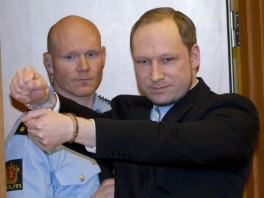 Anders Breivik u sudnici (Foto: AFP)