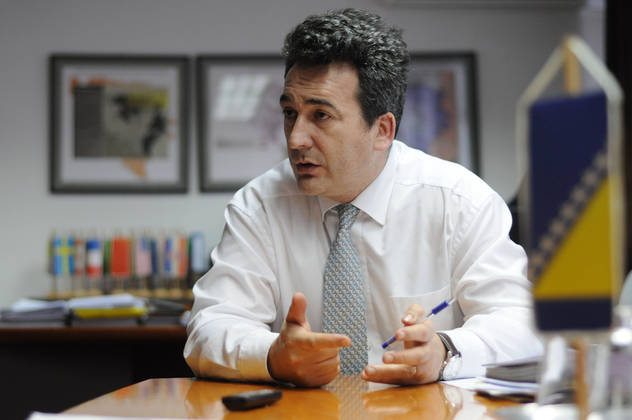 Erdal Trhulj, novi ministar energije, rudarstva i industrije FBiH, kaže da od ove godine, umjesto poticaja namjerava dijeliti samo beskamatne pozajmice preko Razvojne banke FBiH.
