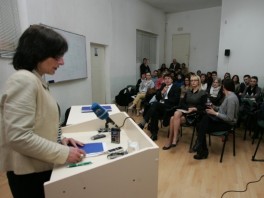 Florence Hartmann na predavanju u Sarajevu (Foto: Fotoservis.ba)