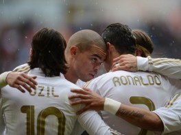 Igrači Reala slave pogodak (Foto: AFP)