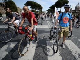 Ujedinjeni biciklisti traže bolju zaštitu (Foto: AFP)