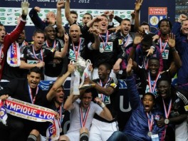 Igrači Lyona slave trofej (Foto: AFP)