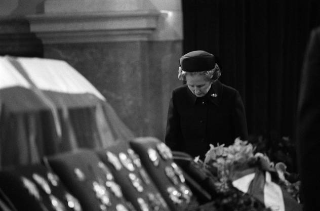 Margaret Thatcher odaje počast Titu (Foto: AFP)