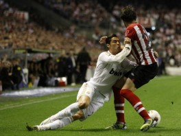 Cristiano Ronaldo i Javi Martinez (Foto: AFP)