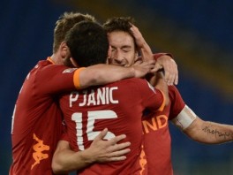 Pjanić asistirao Tottiju kod drugog pogotka (Foto: AFP)
