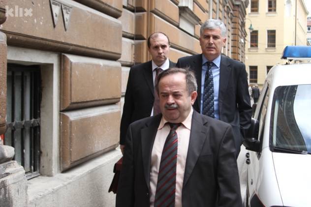Čović s advokatima (Foto: Feđa Krvavac/Klix.ba)