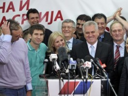 Tomislav Nikolić slavi pobjedu (Foto: AFP)