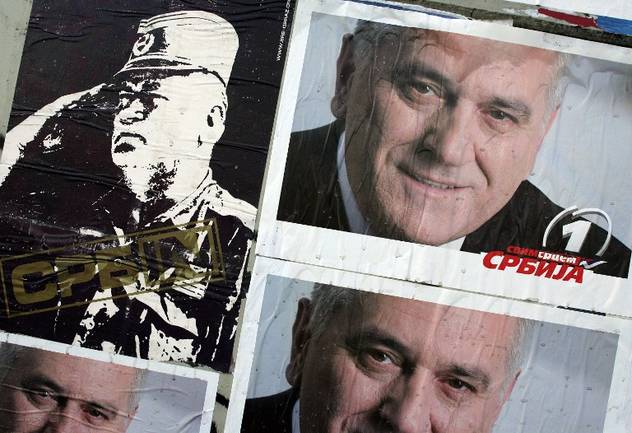 Plakati Tomislava Nikolića i Ratka Mladića uoči izbora u Srbiji 2008. godine (Foto: AFP)