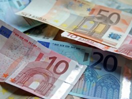 Euro na najnižem nivou u odnosu na dolar u posljednja 22 mjeseca