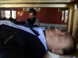 Voštana figura Berlusconija (Foto: AFP)