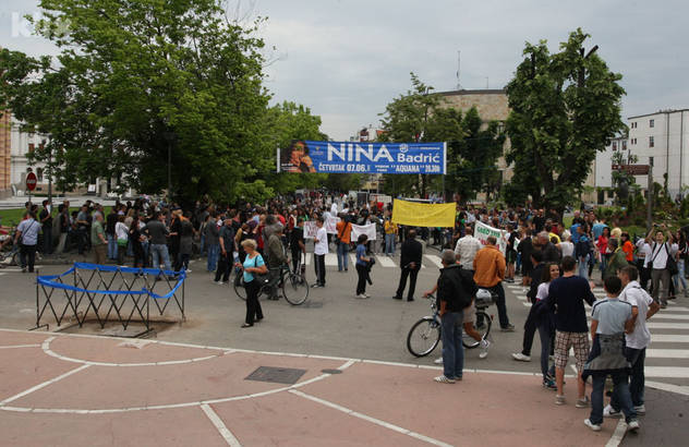 Okupljanje građana na protestima (Foto: Klix.ba)