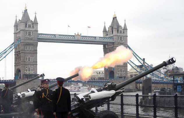U Londonu je sve podređeno godišnjici (Foto: AFP)