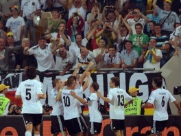 Nijemci proslavljaju gol Gomeza (Foto: AFP)