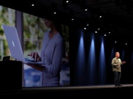 Phil Schiller na predstavljanju MacBooka u San Franciscu (Foto: AFP)
