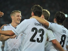 Nijemci proslavljaju gol Gomeza protiv Holandije (Foto: AFP)