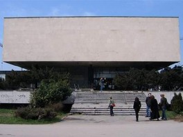 Sutra prva predstava Malog Magacin Kabarea