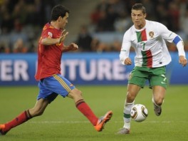 Sergio Busquets i Cristiano Ronaldo (Foto: AFP)