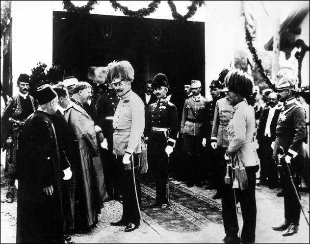 Franc Ferdinand u društvu austrougarskih zvaničnika (Foto: AFP)