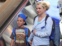 Britney Spears sa sinom
