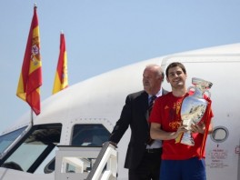 Del Bosque i Casillas s trofejom (Foto: AFP)