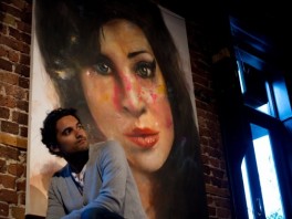 Slika preminula pjevačice Amy Winehouse (Foto: AFP)