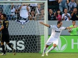 Real utrpao pet golova LA Galaxyju