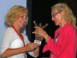 Minka Muftić preuzima nagradu (Foto: Opuzen Film Festival)