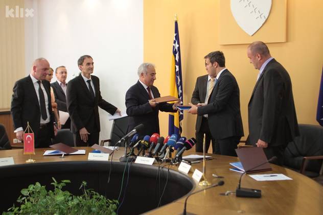 Direktori Karić i Unluer potpisali ugovor (Foto: Feđa Krvavac/Klix.ba)