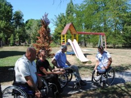 Paraplegičari u "spornom" parku (Foto: Klix.ba)
