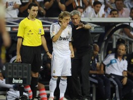 Modrić i Mourinho (Foto: AFP)