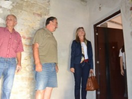 Ministrica Slipičević obišla stanare ruševne zgrade u Sokolju