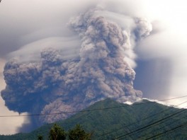 Vulkan Soputan (Foto: AFP)