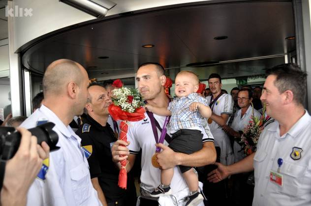 Doček na aerodromu u Sarajevu (Foto: Arhiv/Klix.ba)