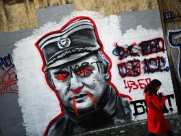 Mural s likom Ratka Mladića (Foto: Arhiv/AFP)