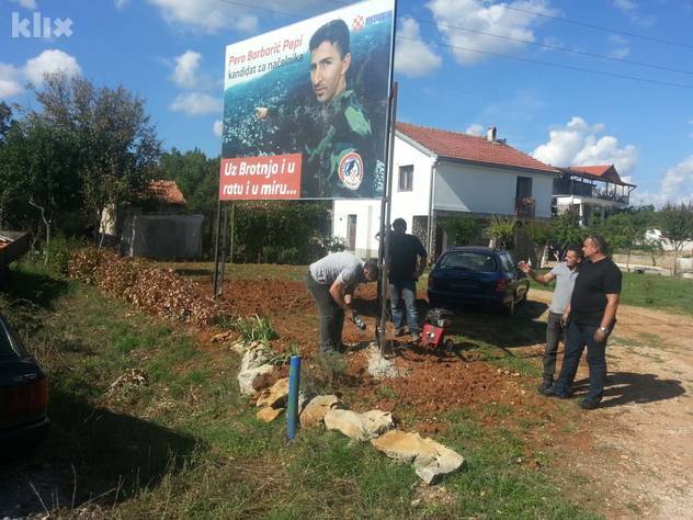 Pero Barbarić na plakatima u Čitluku