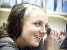 Britney Spears krila je obrijanu glavu