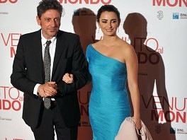 Penelope Cruz blistala na premijeri filma "Venuto al mondo" u Italiji