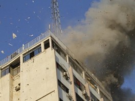 Dim sa krova televizijske stanice Hamasa (Foto: AFP)