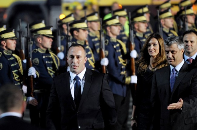 Haradinaja dočekala počasna garda (Foto: AFP)