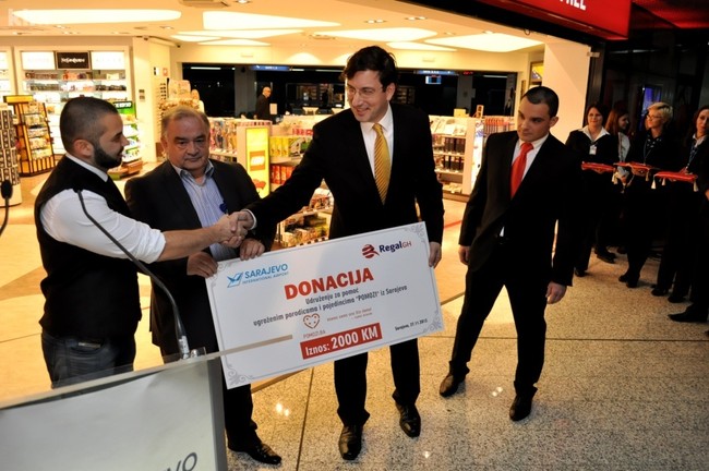 Elvir Karalić preuzima donaciju Međunarodnog aerodroma Sarajevo (Foto: Arhiv/Klix.ba)