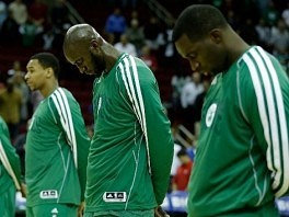 I košarkaši Boston Celticsa su odali počast nastradalim (Foto: AFP)