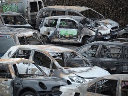 Zapaljena vozila (Foto: AFP)