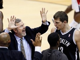 Novi trener Brooklyn Netsa P. J. Carlesimo sve više vjeruje Teletoviću (Foto: AFP)