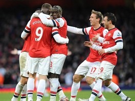 Slavlje nogometaša Arsenala (Foto: AFP)