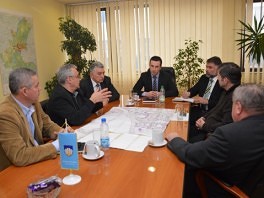 Predloženo da parkiranje u garažama u Dobrinji 5 bude jedna KM cijeli dan